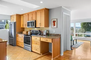 904 N 36th St, Renton, WA 98056 - Photo 12