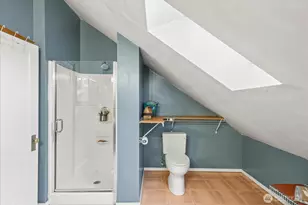 5833 Woodlawn Ave N, Seattle, WA 98103 - Photo 24