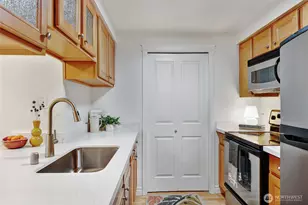 2200 Thorndyke Ave W, Seattle, WA 98199 - Photo 8