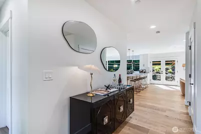 10661 Forbes Creek Drive, Kirkland, WA 98033 - Photo 8