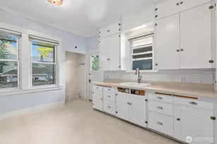 1721 3rd Ave N, Seattle, WA 98109 - Photo 20