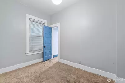 1721 3rd Avenue N, Seattle, WA 98109 - Photo 16