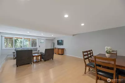 2840 108th Avenue SE, Bellevue, WA 98004 - Photo 12