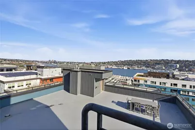 701 Galer St #609, Seattle, WA 98109 - Photo 32