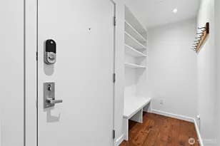 701 Galer St, Seattle, WA 98109 - Photo 2