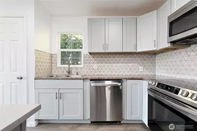 9719 Sheridan Avenue S, Tacoma, WA 98444 - Photo 12