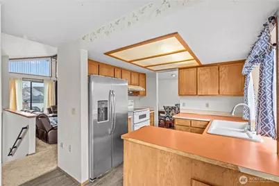 9233 S 239th Street, Kent, WA 98031 - Photo 14