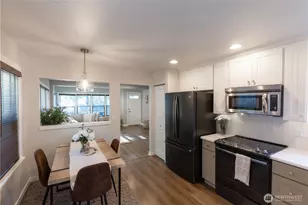 10521 Lake View Dr, Lake Stevens, WA 98258 - Photo 8