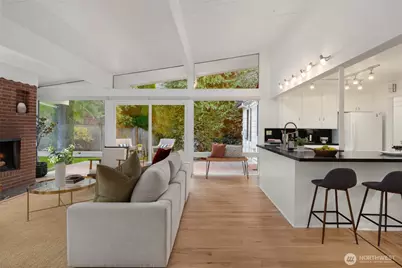 8046 Fairway Drive NE, Seattle, WA 98115 - Photo 10