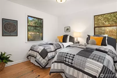 8046 Fairway Drive NE, Seattle, WA 98115 - Photo 16