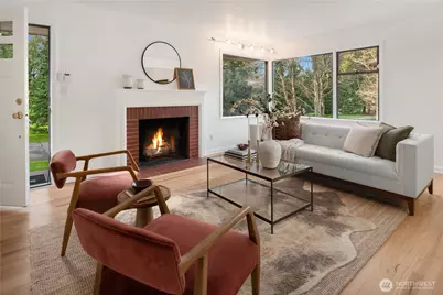 8046 Fairway Drive NE, Seattle, WA 98115 - Photo 4