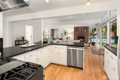 8046 Fairway Drive NE, Seattle, WA 98115 - Photo 8