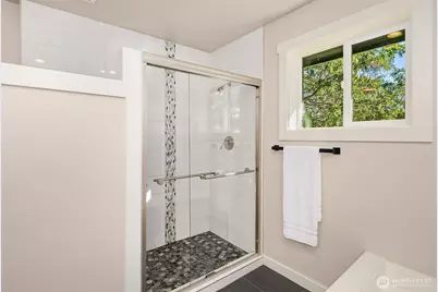 9277 Spear Place S, Seattle, WA 98118 - Photo 16