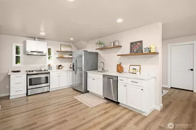 9277 Spear Place S, Seattle, WA 98118 - Photo 6