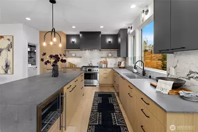2558 30th Avenue W, Seattle, WA 98199 - Photo 8