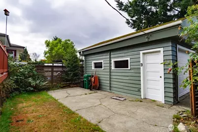 8341 26th Avenue NW, Seattle, WA 98117 - Photo 16