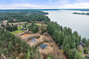 7622 Manzanita Dr NW, Olympia, WA 98502 - Photo 2