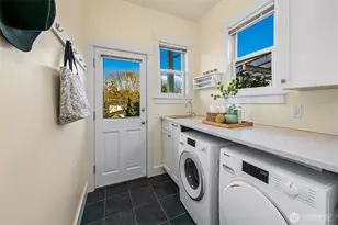 1522 3rd Ave W, Seattle, WA 98119 - Photo 18