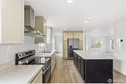 601 Helton Street #1/2, Castle Rock, WA 98611 - Photo 12