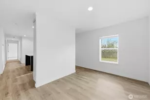 601 Helton St, Castle Rock, WA 98611 - Photo 8