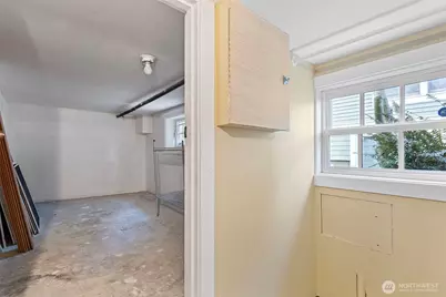 106 NE 59th Street, Seattle, WA 98105 - Photo 34