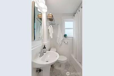 106 NE 59th Street, Seattle, WA 98105 - Photo 16