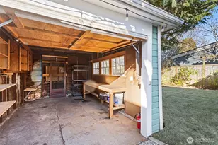 106 NE 59th St, Seattle, WA 98105 - Photo 34