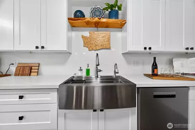 1020 5th Avenue S #2, Edmonds, WA 98020 - Photo 4