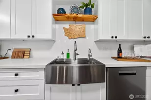 1020 5th Ave S, Edmonds, WA 98020 - Photo 4