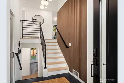 1023 109th Avenue SE, Bellevue, WA 98004 - Photo 4