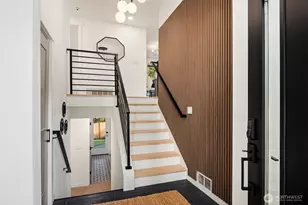 1023 109th Ave SE, Bellevue, WA 98004 - Photo 4