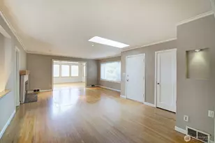 2559 NE 98th St, Seattle, WA 98115 - Photo 8