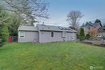 2559 NE 98th Street, Seattle, WA 98115 - Photo 4