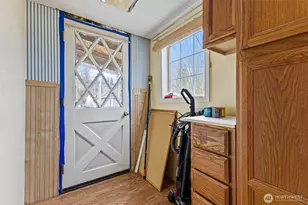 329 SE 2nd St, South Prairie, WA 98385 - Photo 6