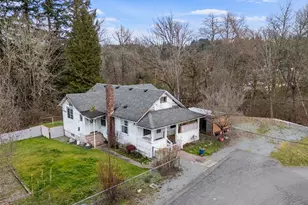 329 SE 2nd St, South Prairie, WA 98385 - Photo 2