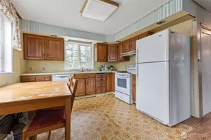 329 SE 2nd St, South Prairie, WA 98385 - Photo 4