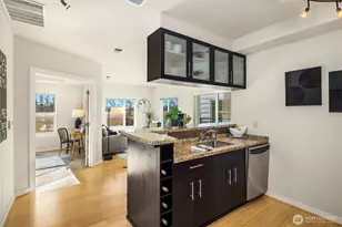 1026 NE 65th St, Seattle, WA 98115 - Photo 4