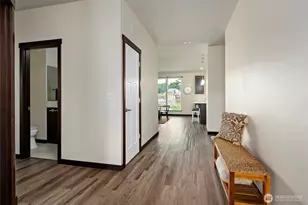 958 Walker Ave, Oak Harbor, WA 98277 - Photo 2