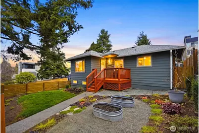 9402 36th Avenue SW, Seattle, WA 98126 - Photo 2