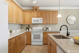 23007 Lakeview Dr, Mountlake Terrace, WA 98043 - Photo 4