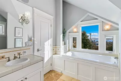 1238 3rd Avenue N, Seattle, WA 98109 - Photo 24