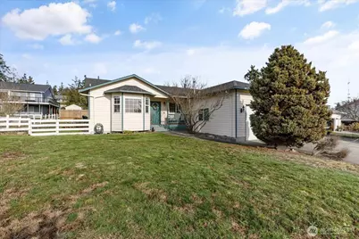 387 SW Stroops Drive, Oak Harbor, WA 98277 - Photo 2