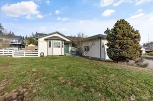 387 SW Stroops Dr, Oak Harbor, WA 98277 - Photo 2