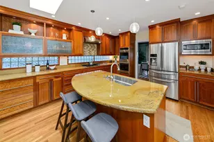 1939 E Crescent Dr, Seattle, WA 98112 - Photo 14