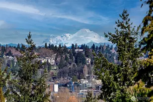 1939 E Crescent Dr, Seattle, WA 98112 - Photo 2