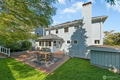 1939 E Crescent Drive, Seattle, WA 98112 - Photo 16