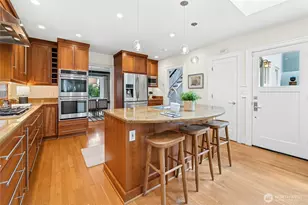 1939 E Crescent Dr, Seattle, WA 98112 - Photo 12