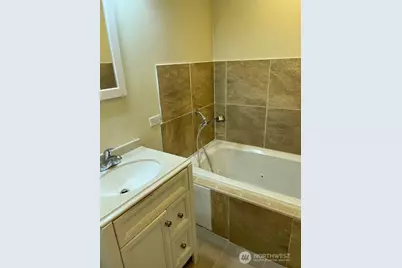5728 Roosevelt Way NE, Seattle, WA 98105 - Photo 18