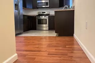 5728 Roosevelt Way NE, Seattle, WA 98105 - Photo 4