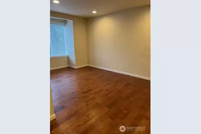 5728 Roosevelt Way NE, Seattle, WA 98105 - Photo 6